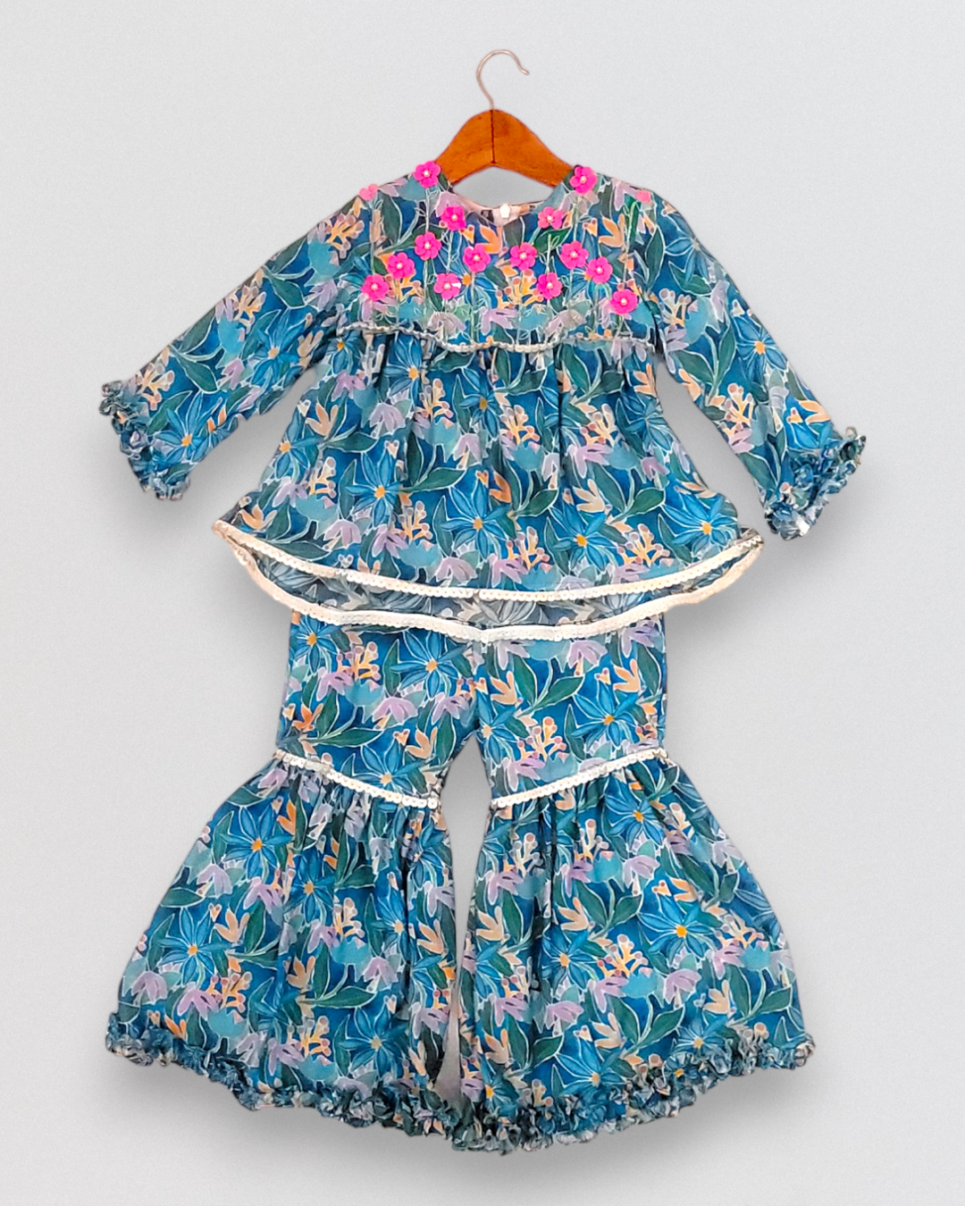 بلوزة موردة باللون الأزرق الداكن مع تطريز تسلسل الأزهار وشرارة من الموسلين المطبوع للفتيات