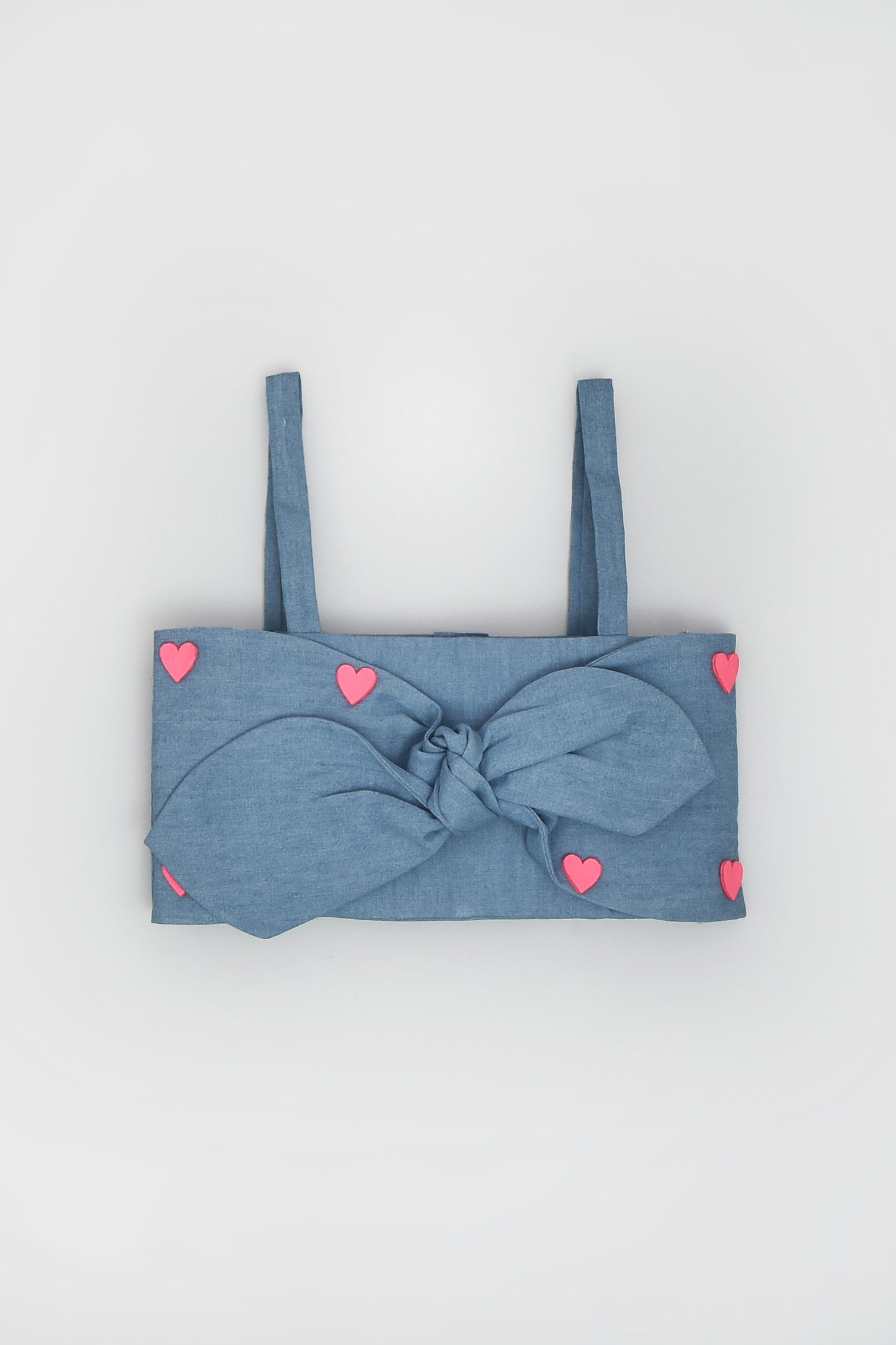 سروال جينز وقلوب علوية