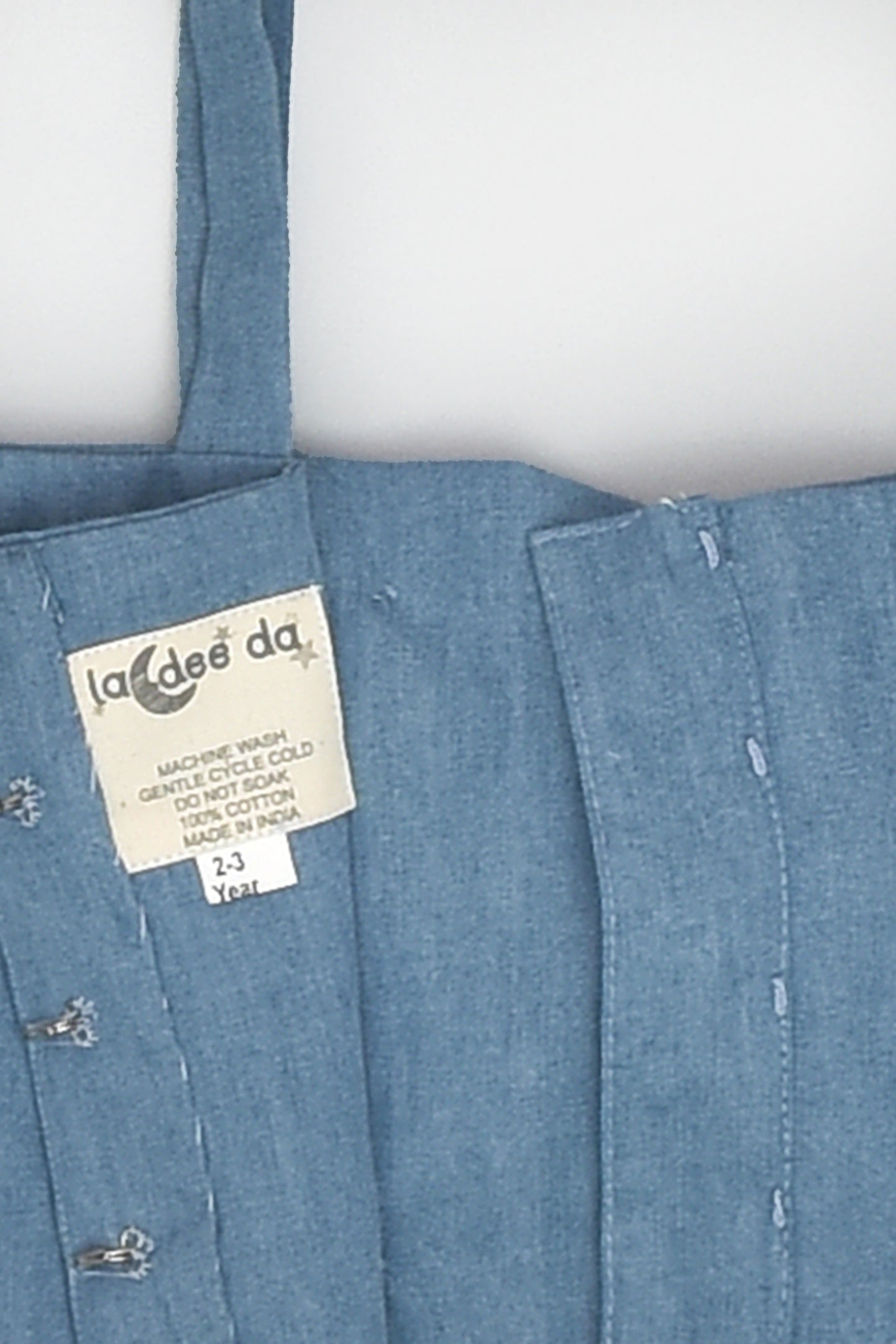 سروال جينز وقلوب علوية