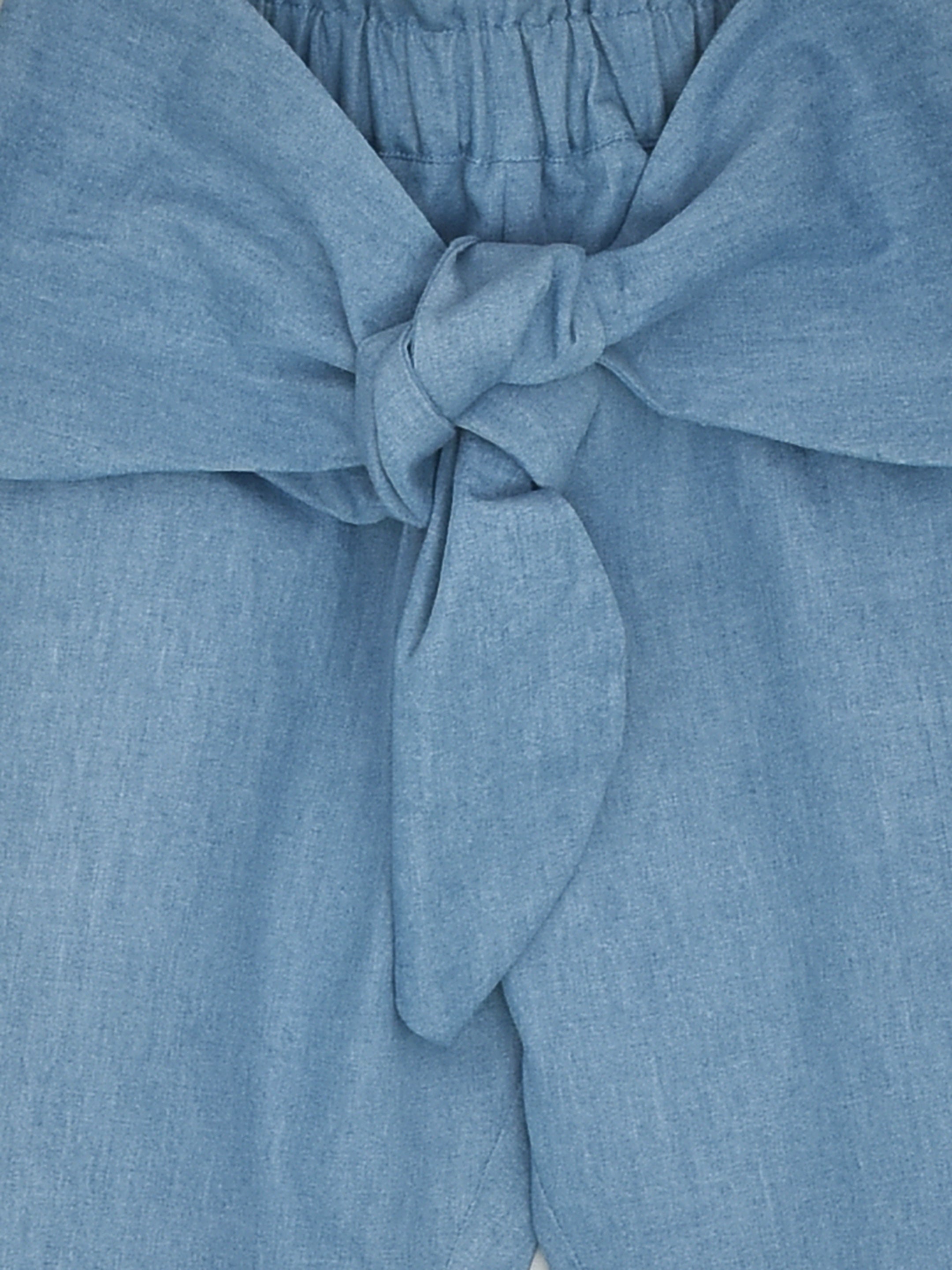 سروال جينز وقلوب علوية