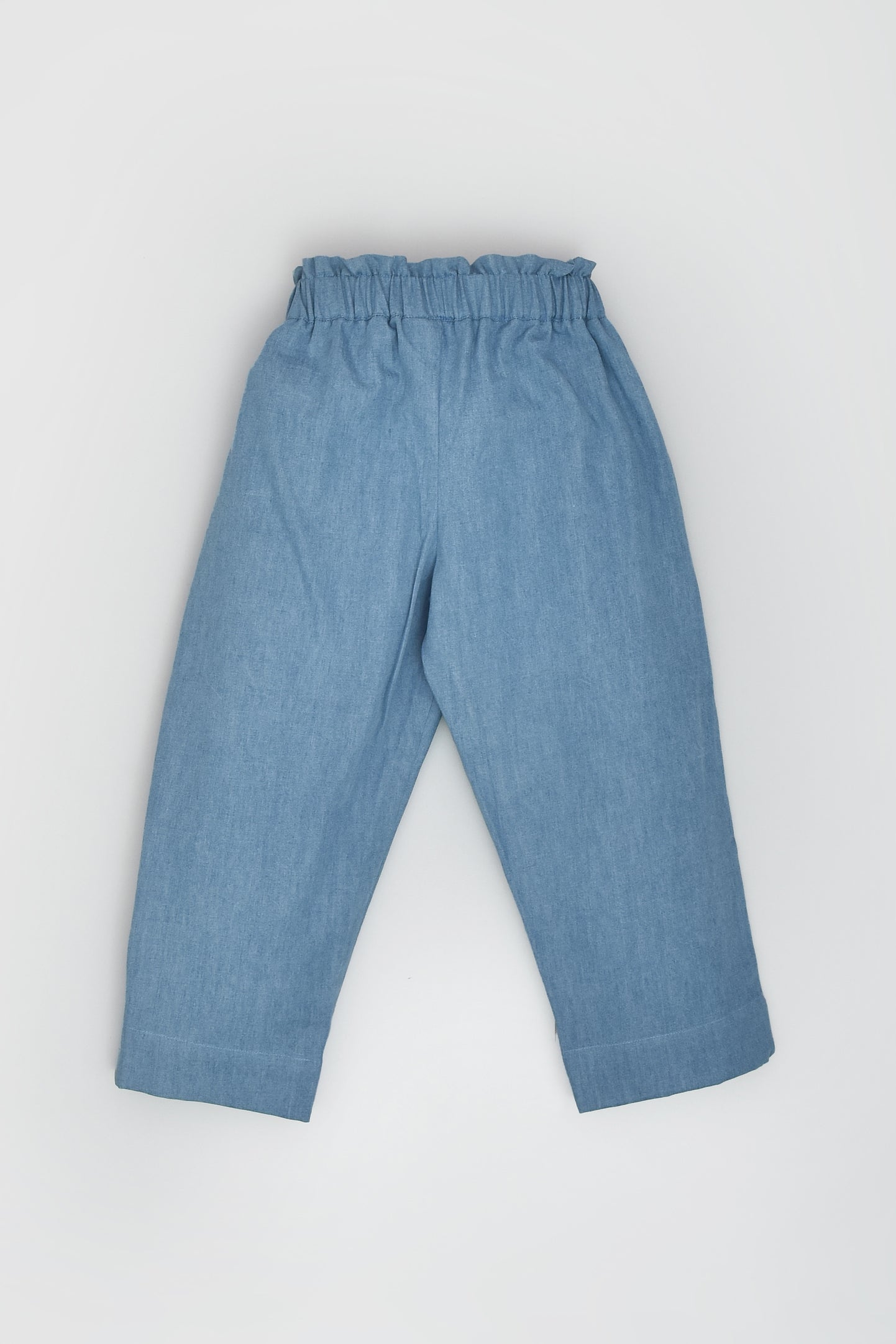 سروال جينز وقلوب علوية