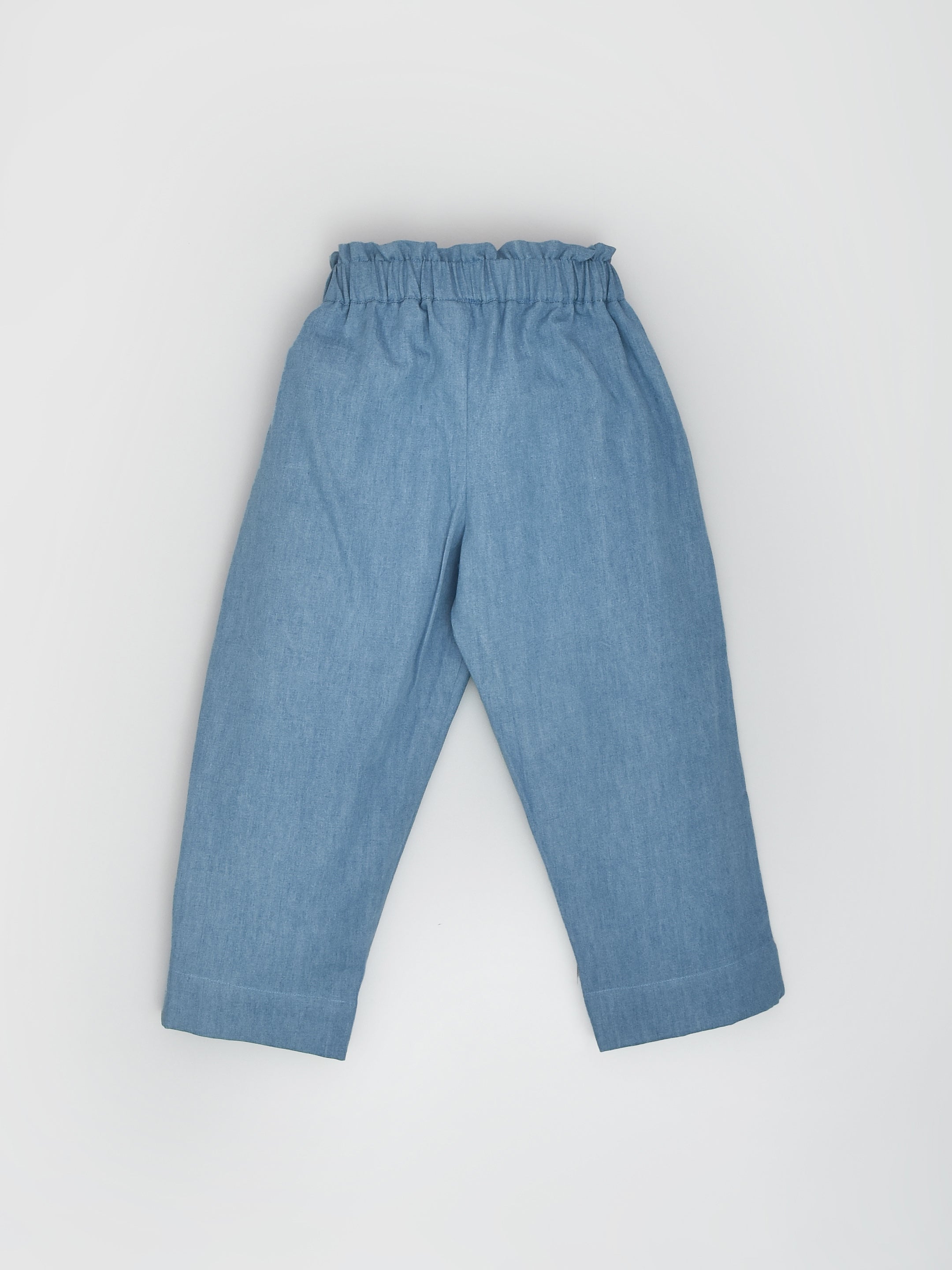 سروال جينز وقلوب علوية