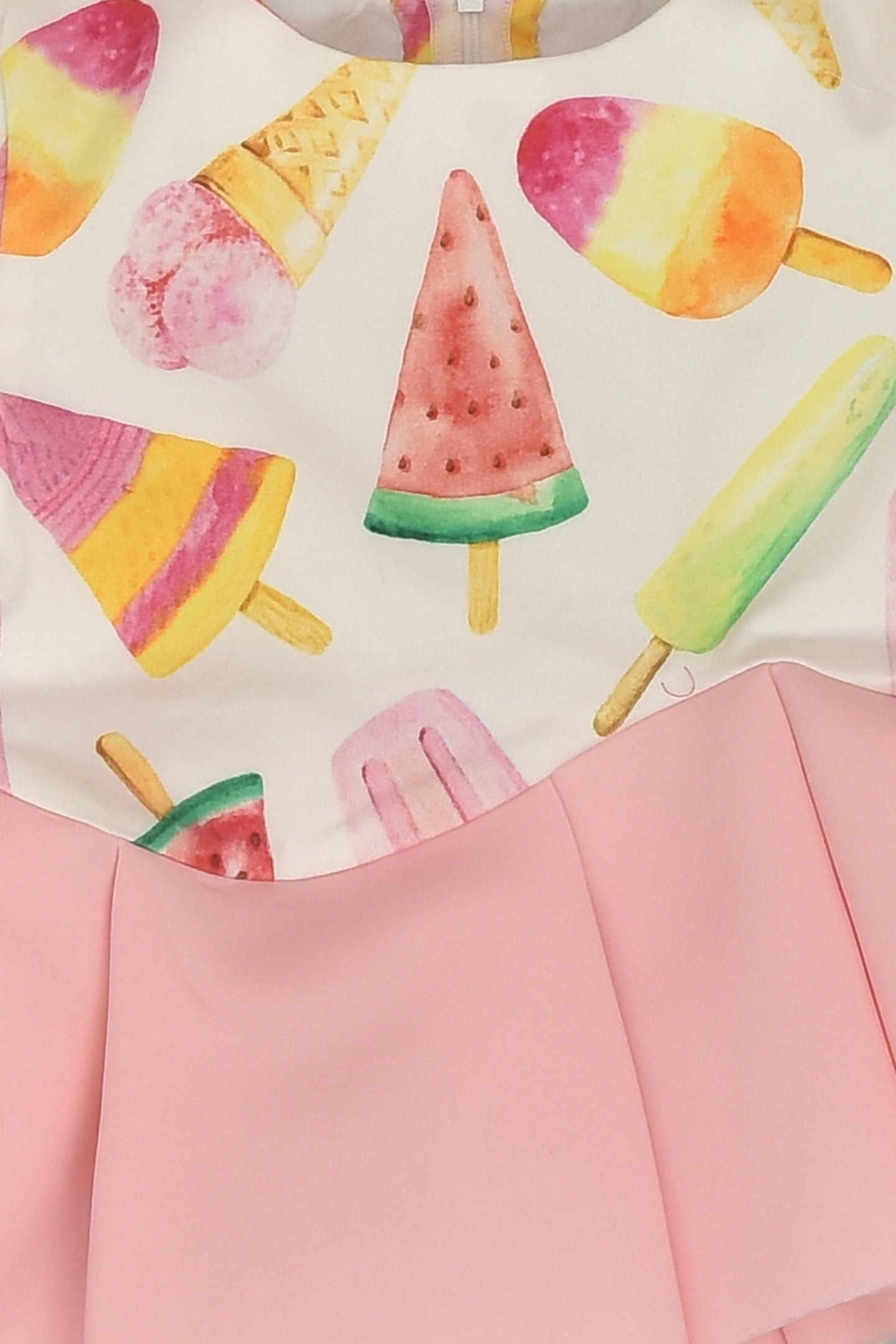 بلوزة بيبلوم بطبعة آيس كريم