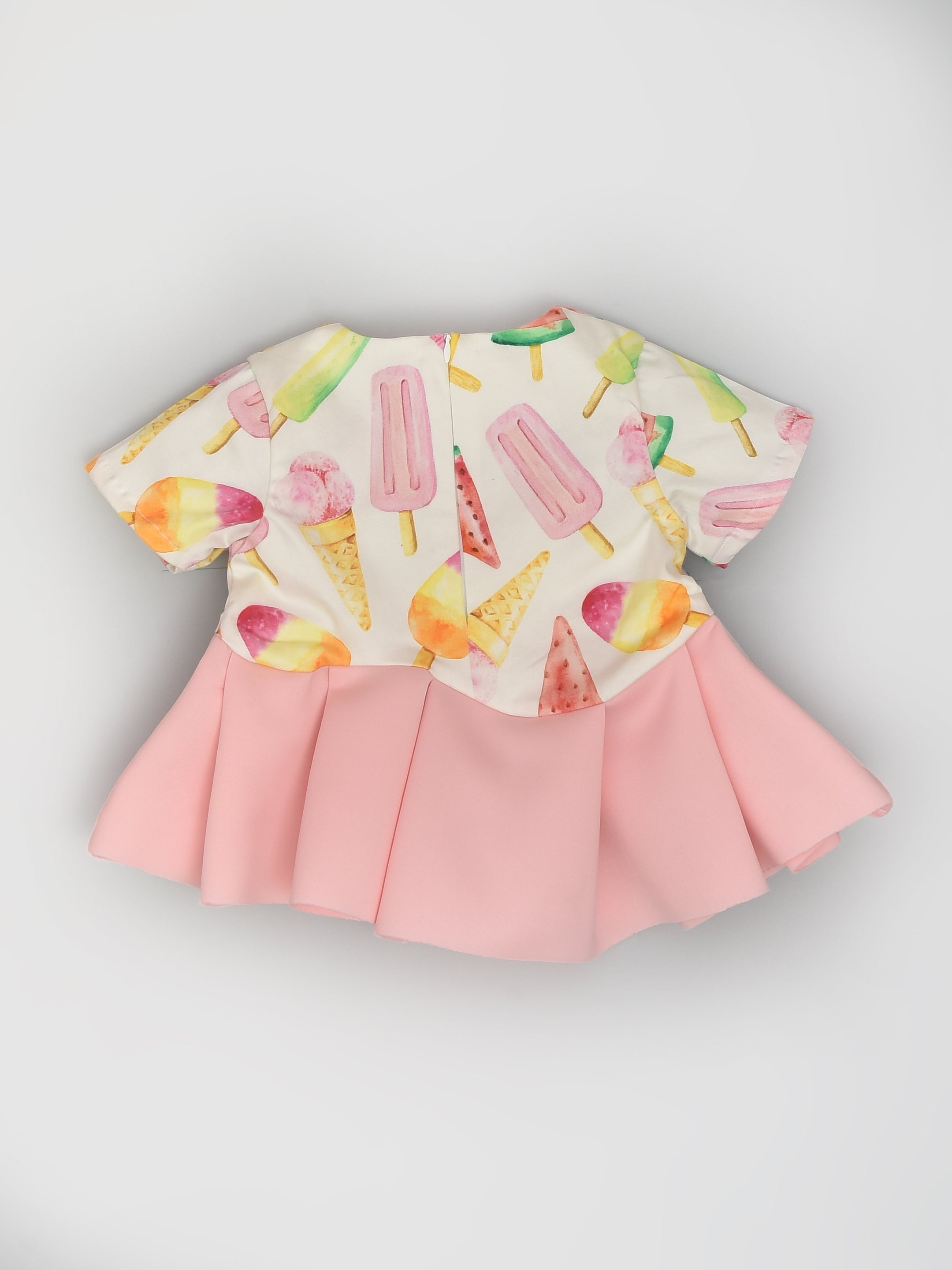 بلوزة بيبلوم بطبعة آيس كريم