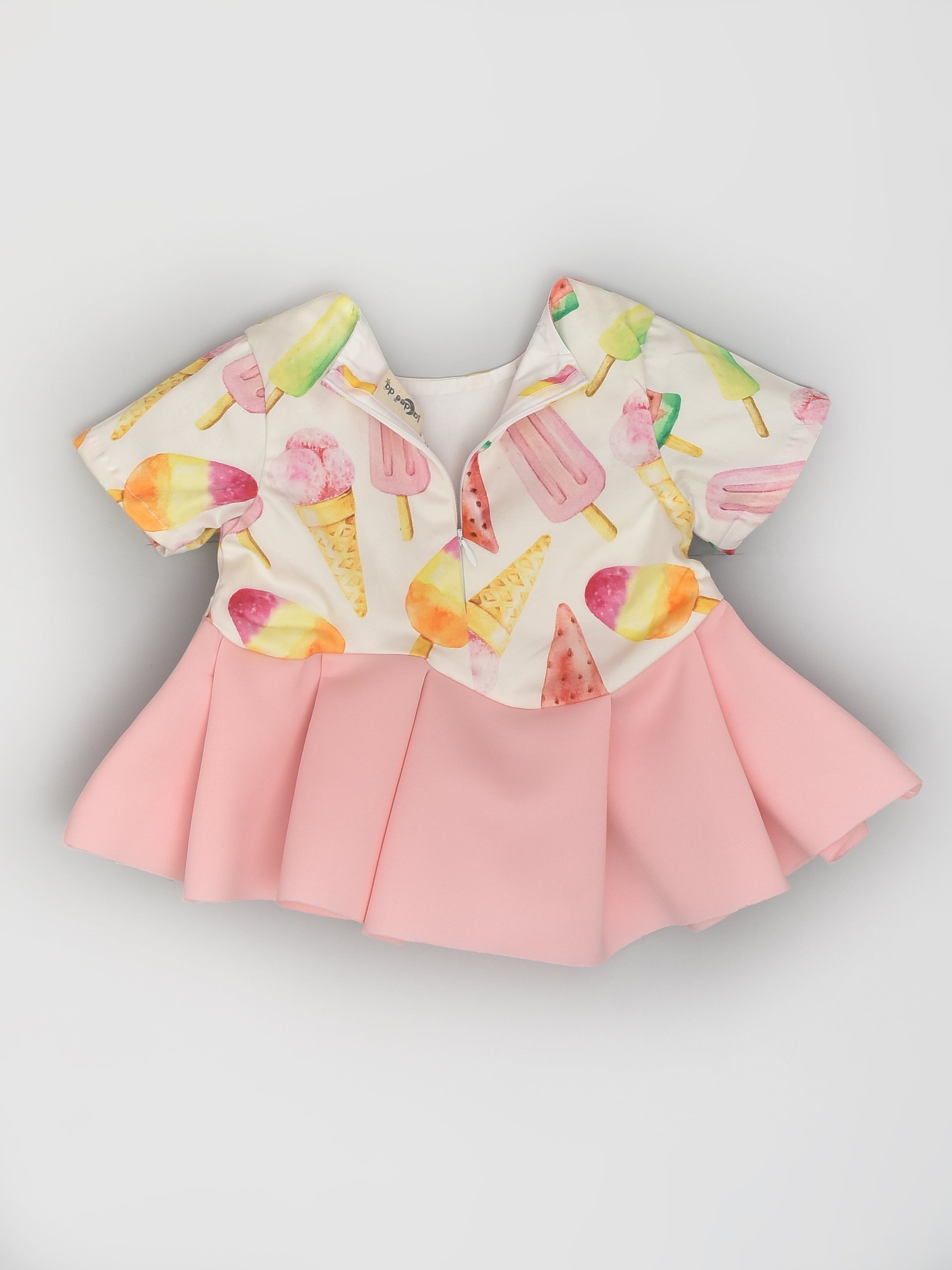 بلوزة بيبلوم بطبعة آيس كريم