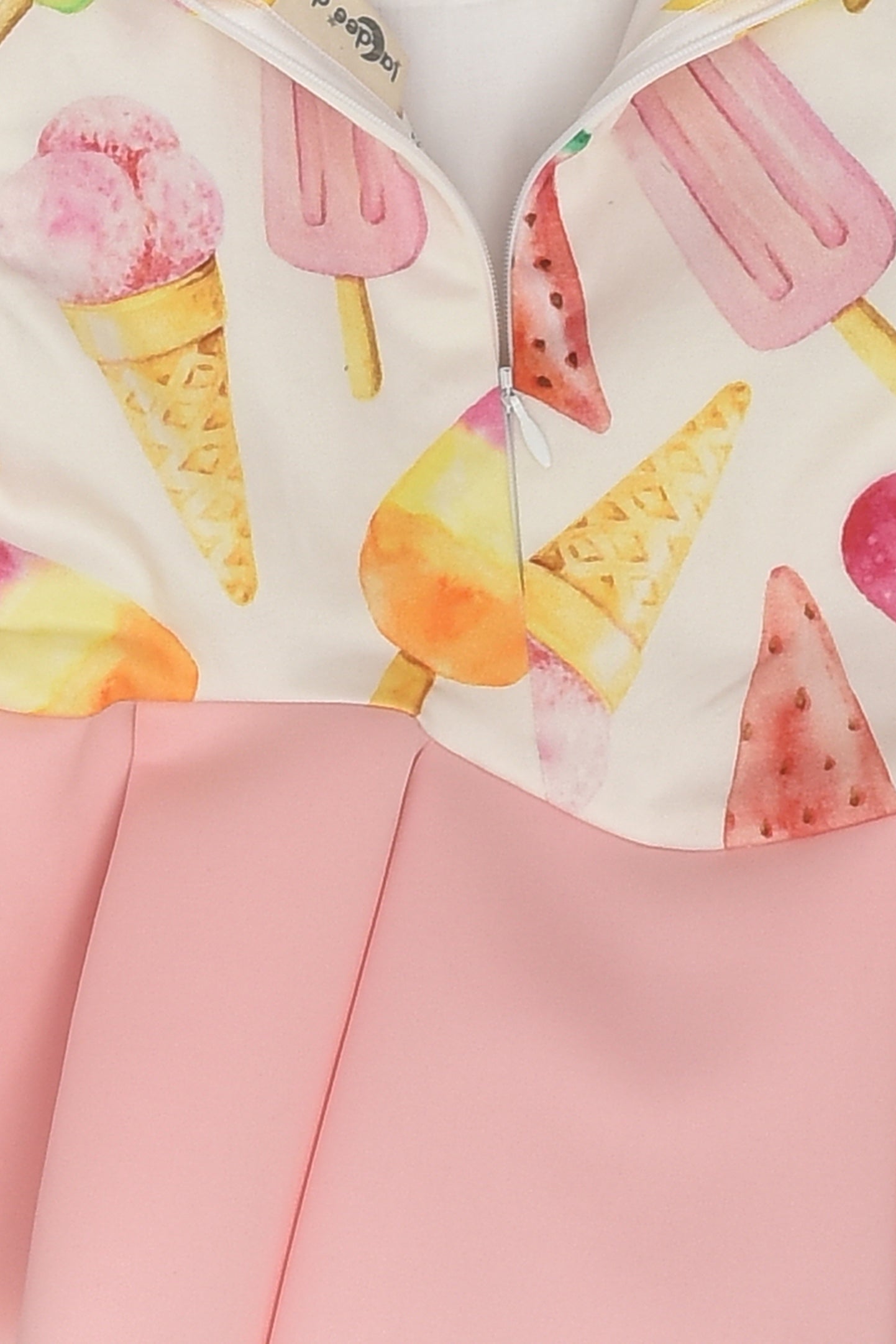 بلوزة بيبلوم بطبعة آيس كريم