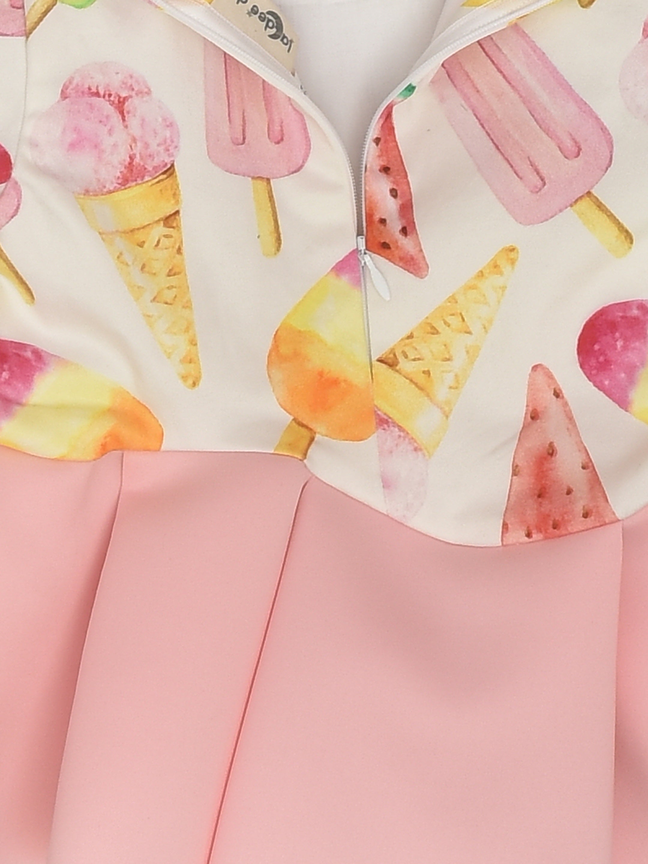 بلوزة بيبلوم بطبعة آيس كريم