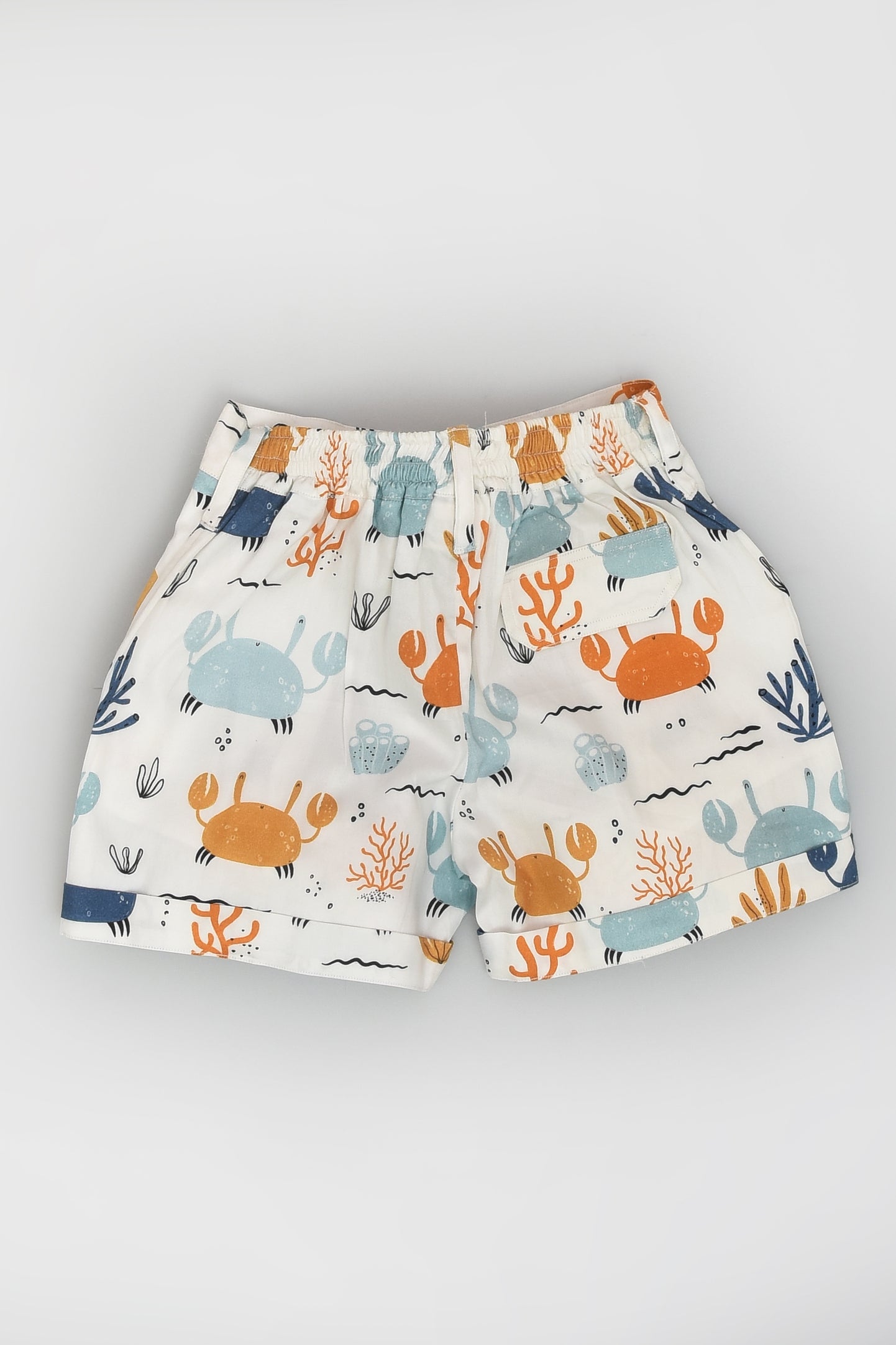 طقم قميص وشورت بطباعة سرطان البحر منسق للسفر للأولاد