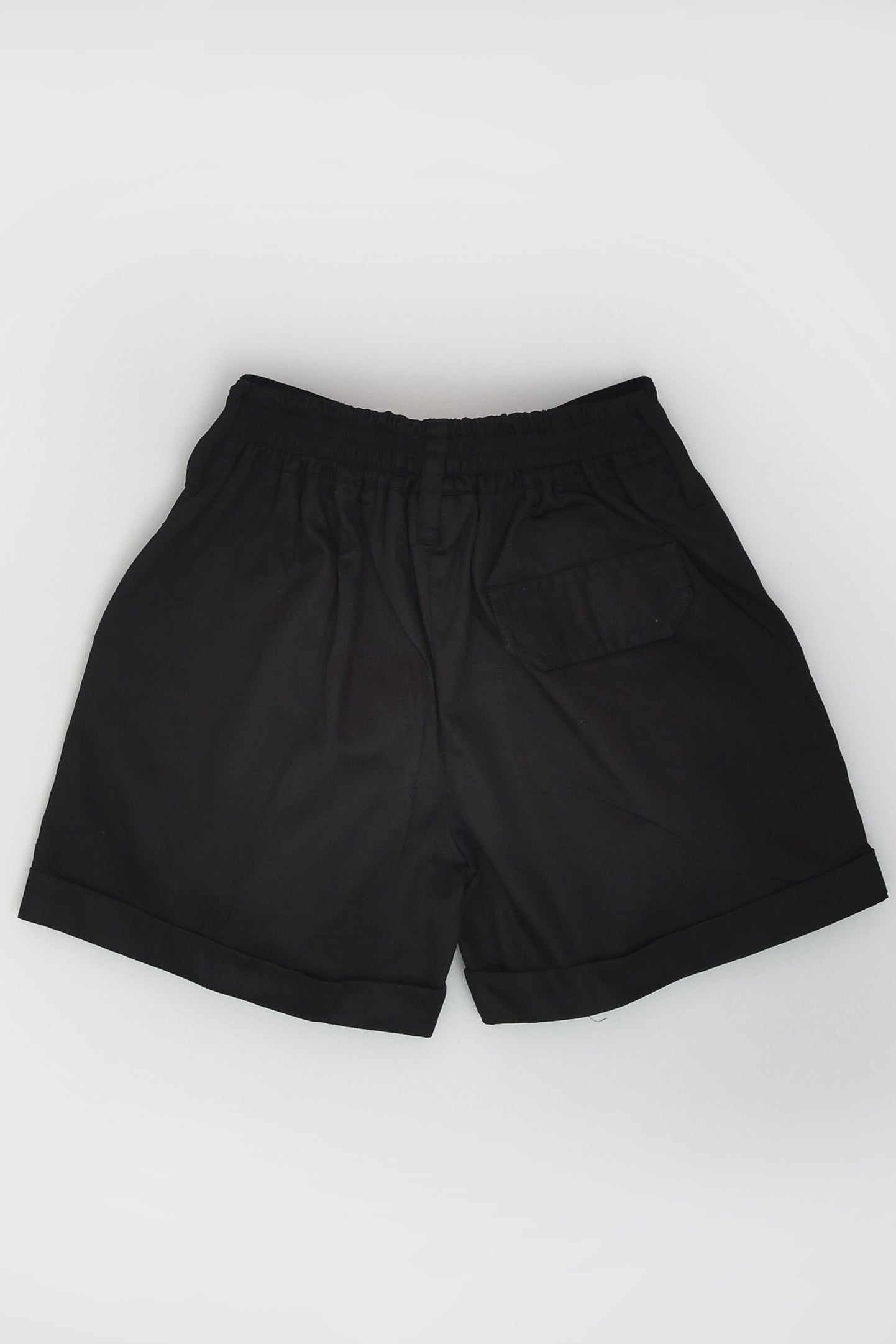 طقم كاجوال بطبعة نمر وقميص أبيض وشورت أسود للأولاد