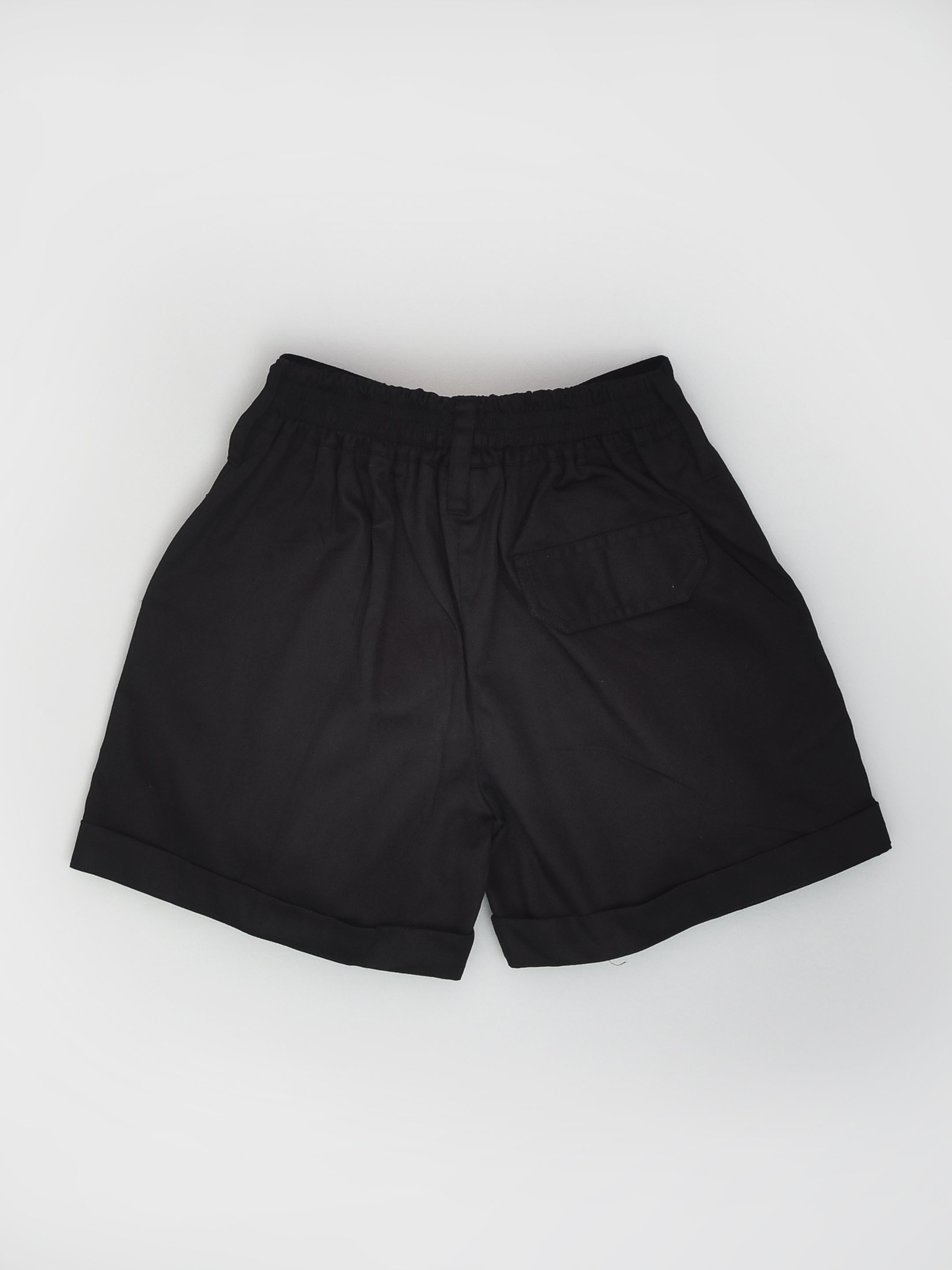 طقم كاجوال بطبعة نمر وقميص أبيض وشورت أسود للأولاد