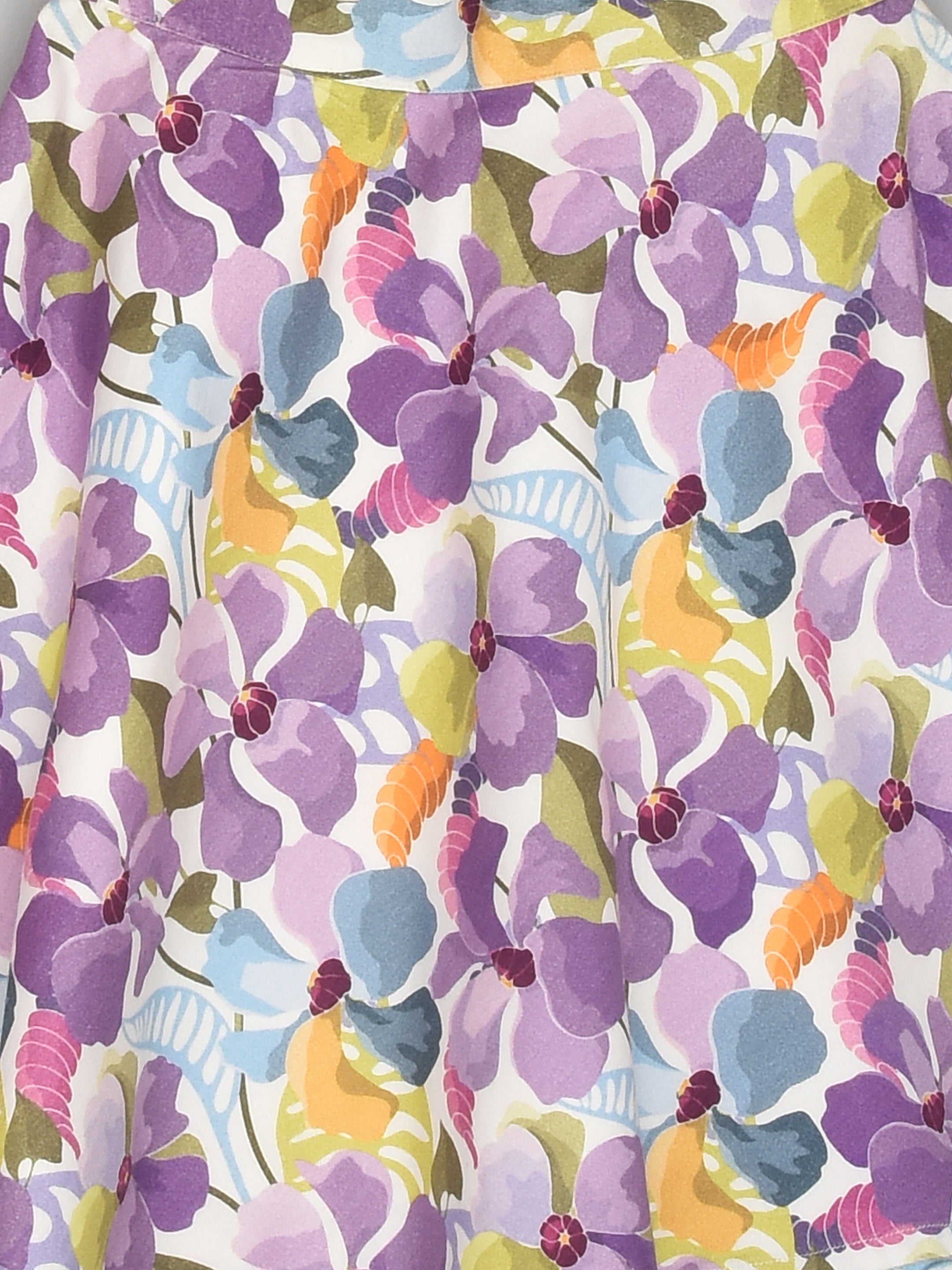 طقم علوي وتنورة نصف كم مفتوح من الخلف ومطبوع بالزهور باللون الأرجواني للفتيات