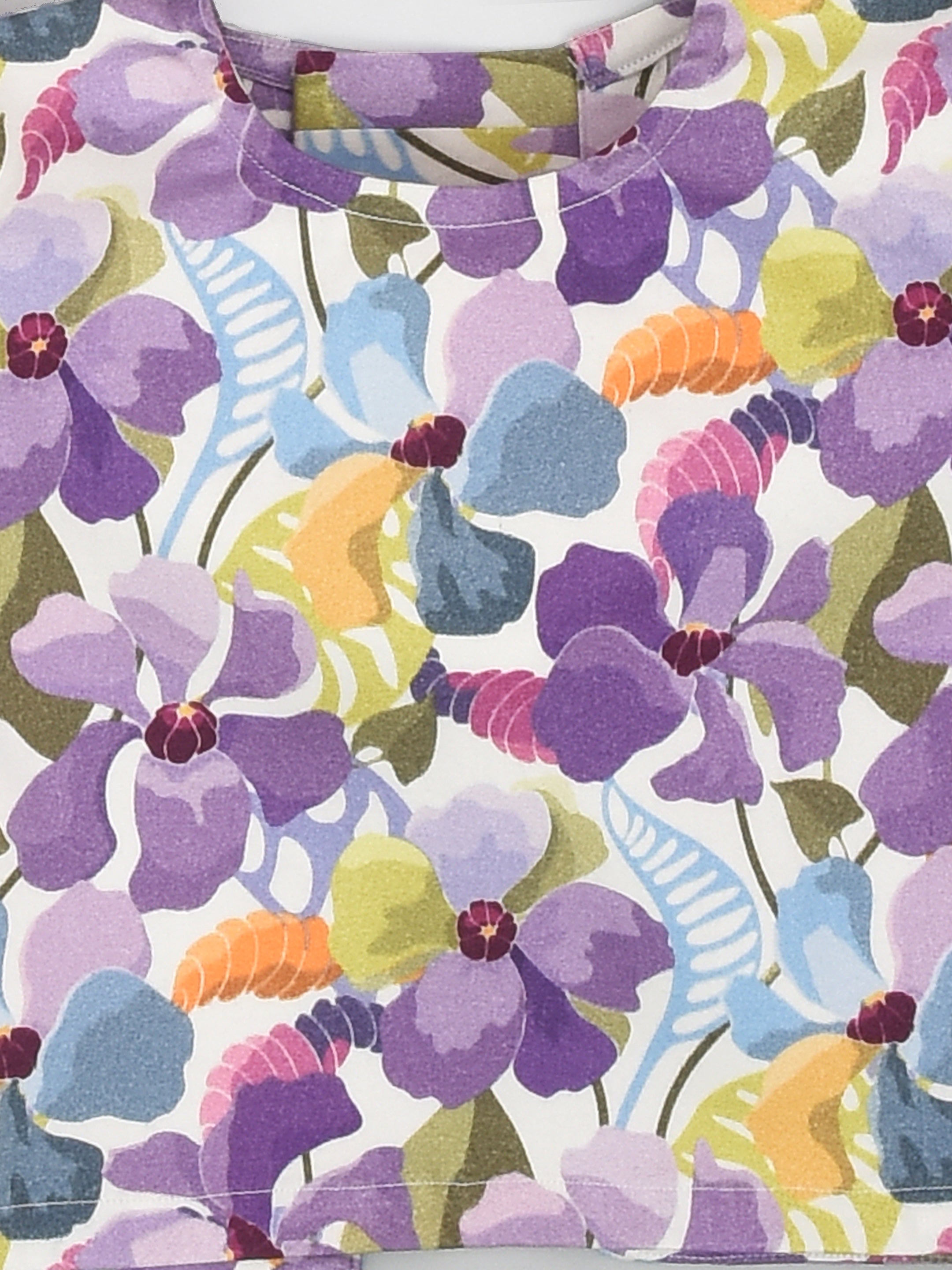 طقم علوي وتنورة نصف كم مفتوح من الخلف ومطبوع بالزهور باللون الأرجواني للفتيات