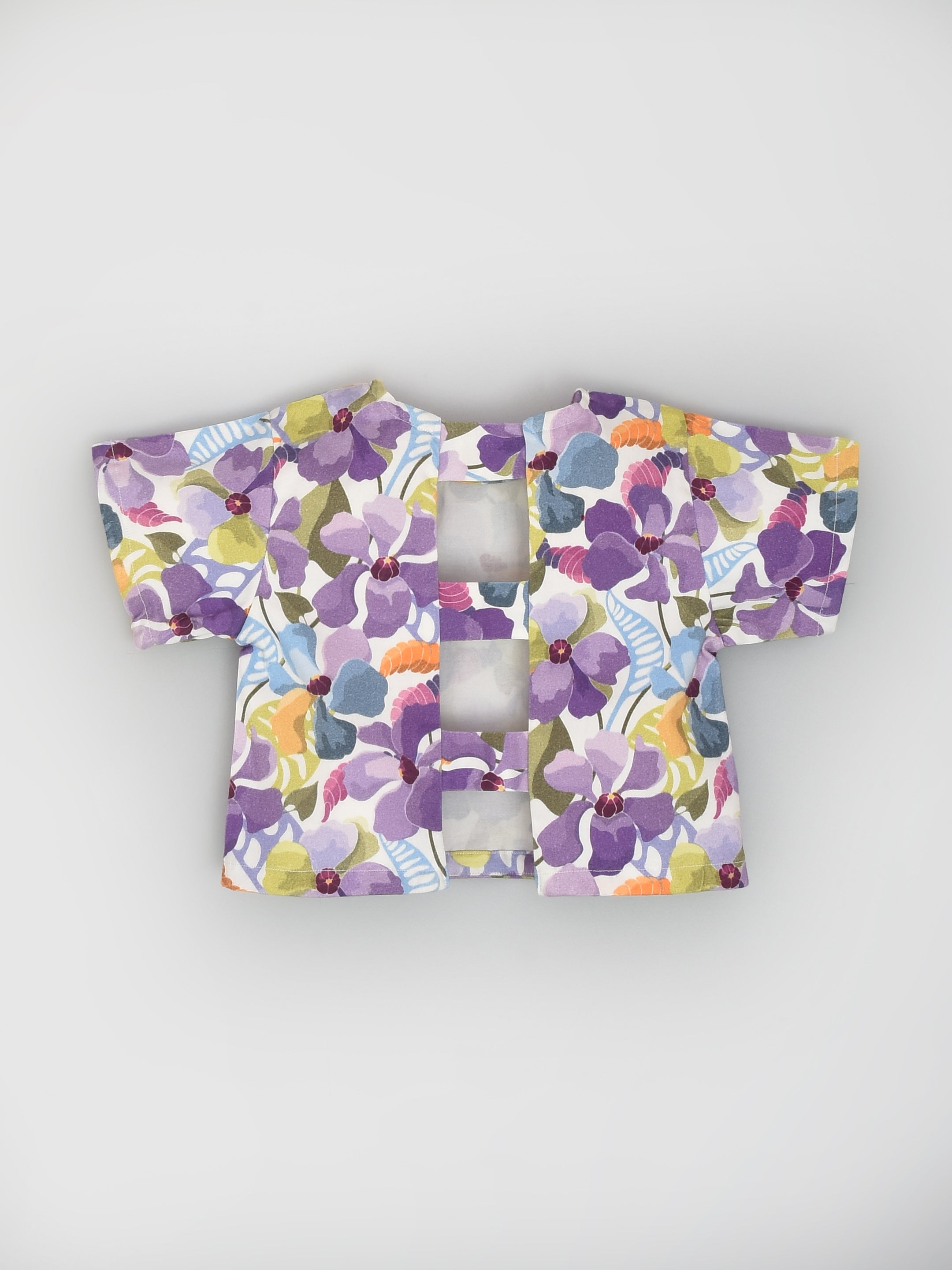 أعلى الأزهار الأرجواني مفتوحة الظهر