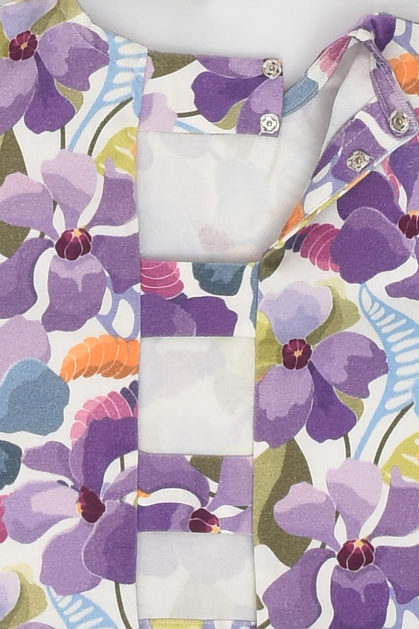 أعلى الأزهار الأرجواني مفتوحة الظهر