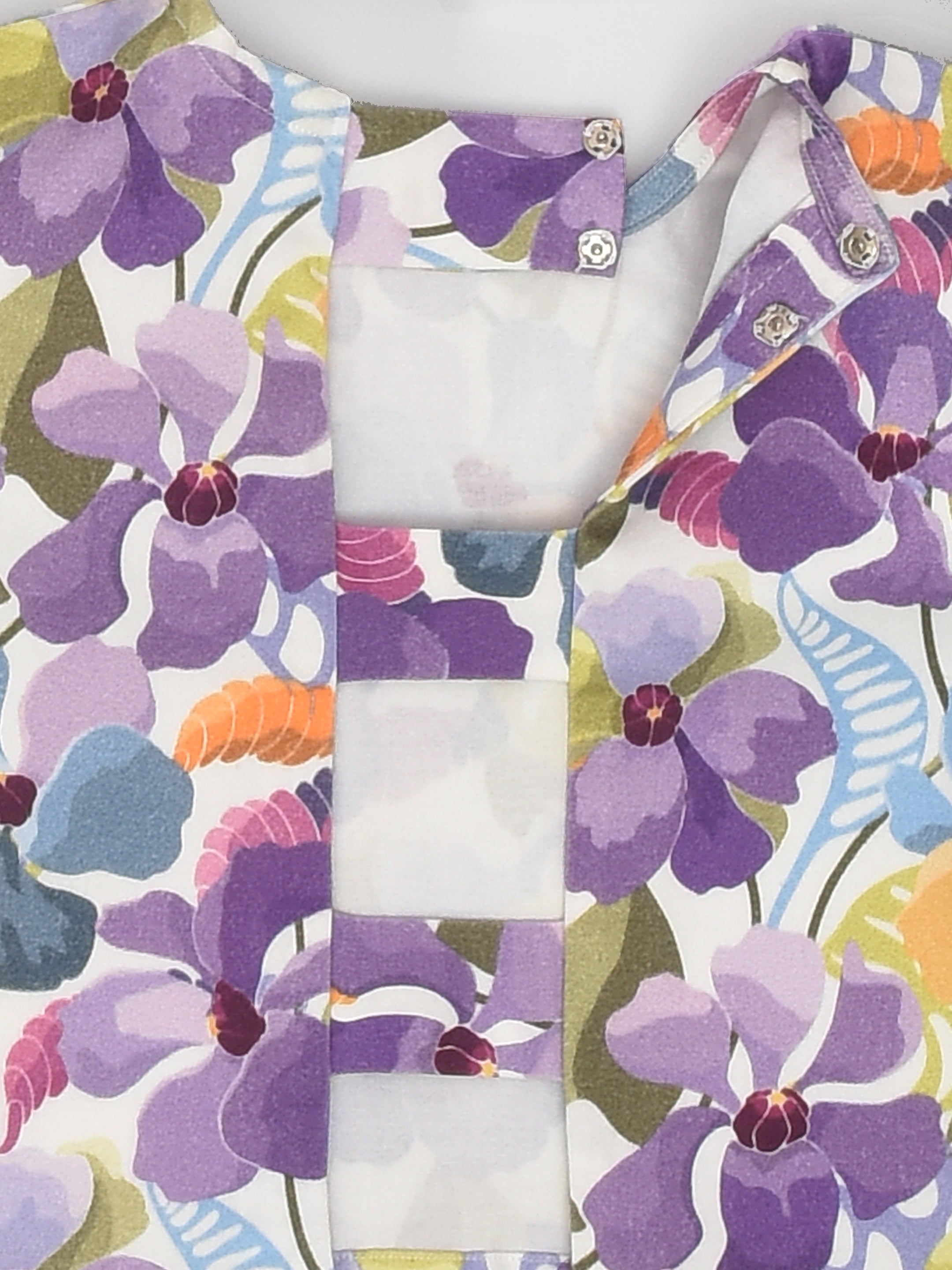 أعلى الأزهار الأرجواني مفتوحة الظهر